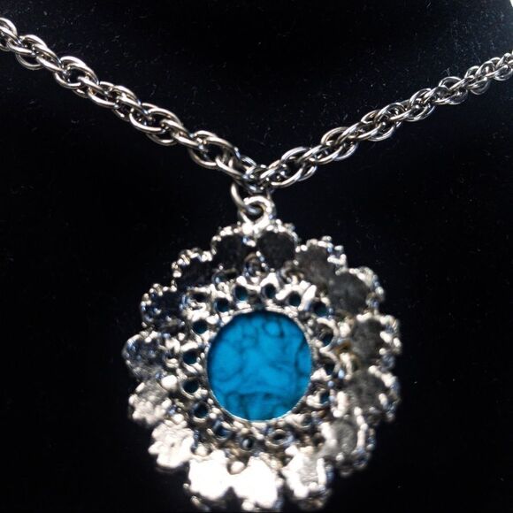 Faux Turquoise Pendant Silvertone Chain Necklace - Picture 3 of 7
